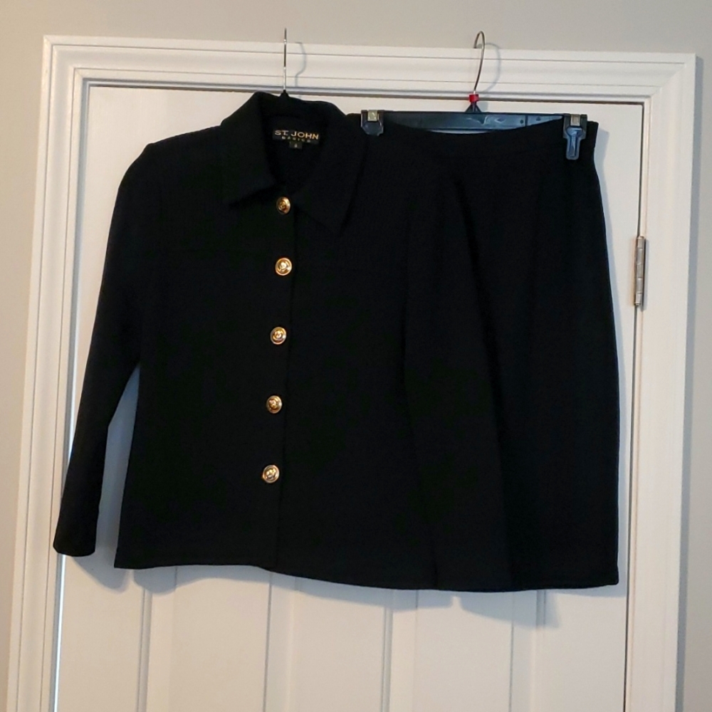 EUC Like New ST JOHN Size 4 Skirt and Jacket